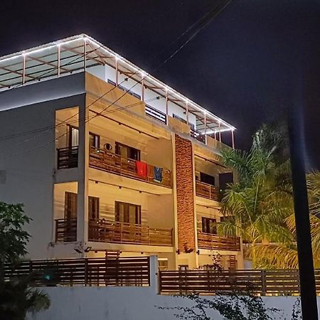 Aparthotel Le Binome Grand Baie Exterior foto